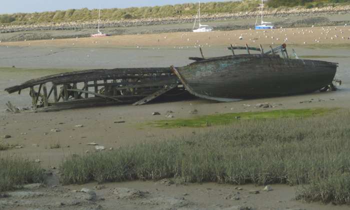 puzzle carcasses de barques, abandonnées à Dives-sur-Mer 14223