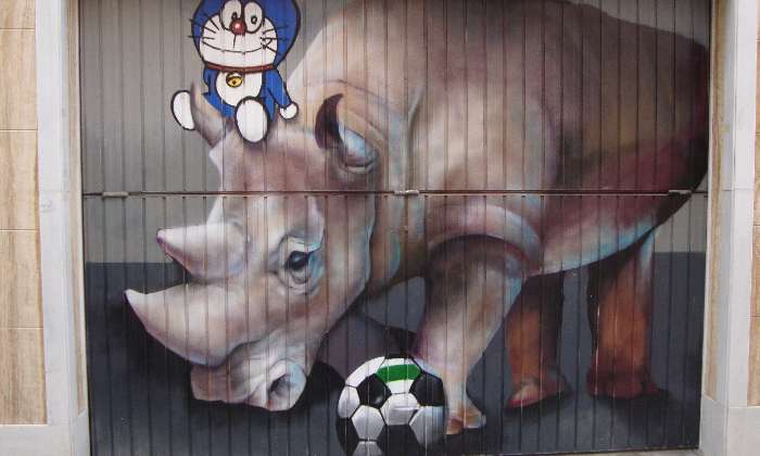 puzzle Rhinocéros, Peinture sur portail de garage