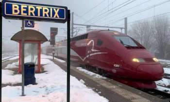6309 | Gare de Bertrix - Train à l'arrêt.