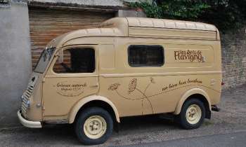 5985 | fourgon pub - un véhicule,pour les bonbons à l'anis de Flavigny