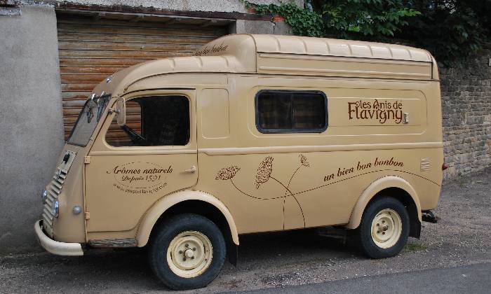 puzzle fourgon pub, un véhicule,pour les bonbons à l'anis de Flavigny