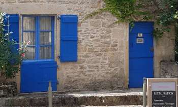 6074 | Façade de maison - Façade ancienne avec ses volets bleus