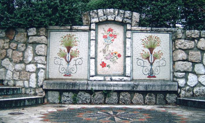 puzzle décor de mosaïques, Dans les ruines du château de Nice 06088