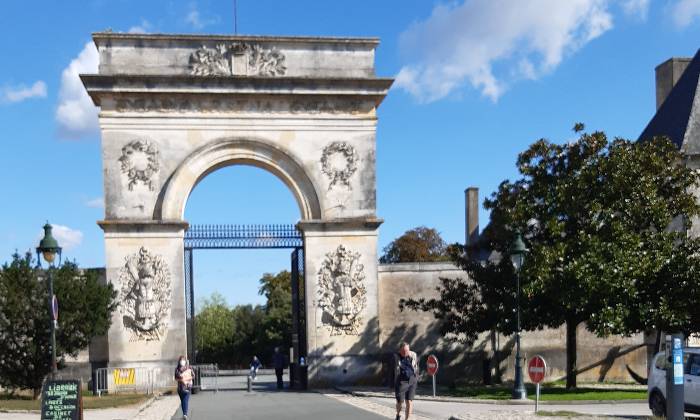 puzzle Arc de Triomphe, Porte du Soleil ou Porte de l'Arsenal construite 1831 à Rochefort en Mer(17)