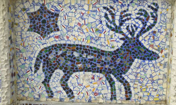 puzzle mosaïque naïve, mosaïque naïve dans la «Maison-Bleue» de l'artiste autodidacte Euclides da Costa-Ferreira, Dives-sur-Mer 14225