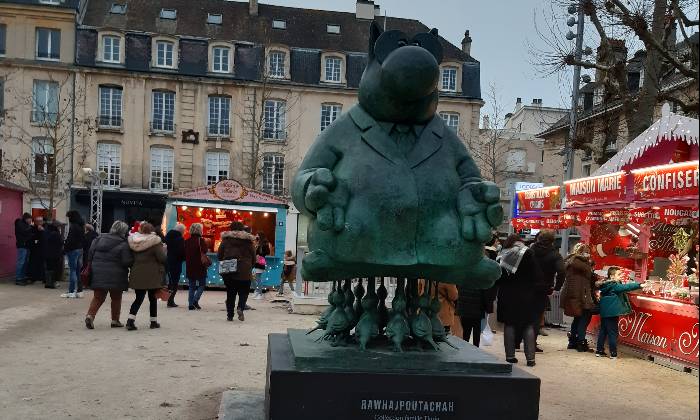 Puzzle gratuit Chat dans la catégorie Villes & Monuments jouable de 24 à 120 pièces.