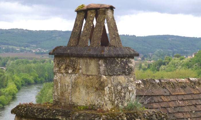 puzzle cheminée typique, cheminée typique à Beynac-Cazénac 24040