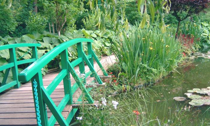 puzzle chez Claude Monet, petit pont dans le jardin de Claude Monet à Giverny 27286