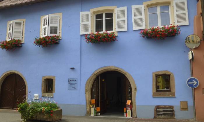 puzzle une façade bleue, façade bleue dans Eguisheim 68078