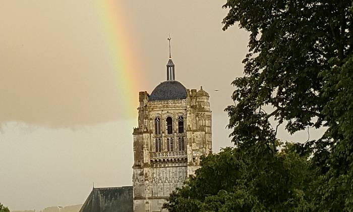 Puzzle gratuit arc en ciel a ravenel dans la catégorie Villes & Monuments jouable de 24 à 120 pièces.