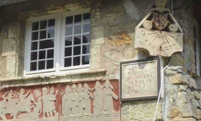 puzzle façade à Dives-sur-Mer 14225, dans le «Village-d'Art»