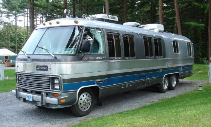 Puzzle gratuit Airsteam camping car dans la catégorie Véhicules & Transports jouable de 24 à 120 pièces.