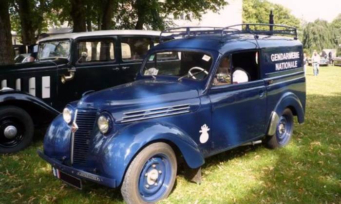 Puzzle gratuit RENAULT JUVAQUATRE dans la catégorie Véhicules & Transports jouable de 24 à 120 pièces.