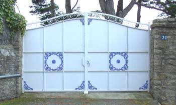 7120 | portail - portail blanc et bleu dans Arradon 56003