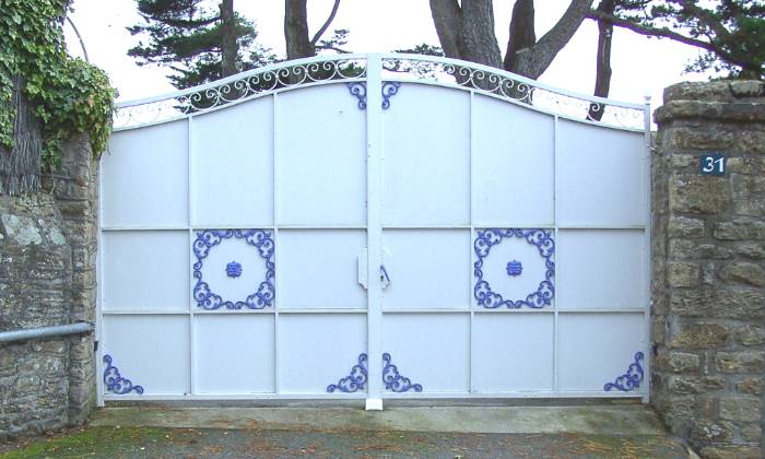 puzzle portail, portail blanc et bleu dans Arradon 56003