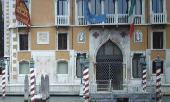 7334 | façade d'un palais - façade d'un palais vénitien ocre et blanc