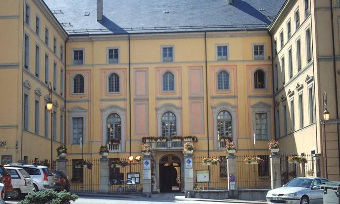 Puzzle gratuit mairie dans la catégorie Villes & Monuments jouable de 24 à 120 pièces.