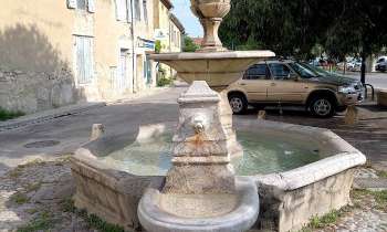 7522 | Fontaine - Une des fontaines de Pernes-les-Fontaines
