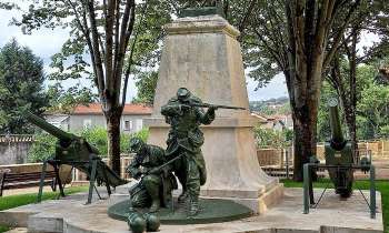 8330 | Soldats - Monument aux morts de Villefranche-de-Rouergue