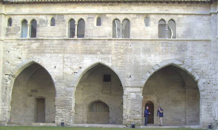 puzzle cloître en Avignon, cloître dit "de Benoît XII" dans le Palais Vieux en Avignon 84007