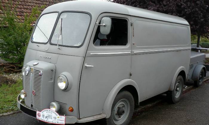 Puzzle gratuit 1961 PEUGEOT D48 dans la catégorie Véhicules & Transports jouable de 24 à 120 pièces.