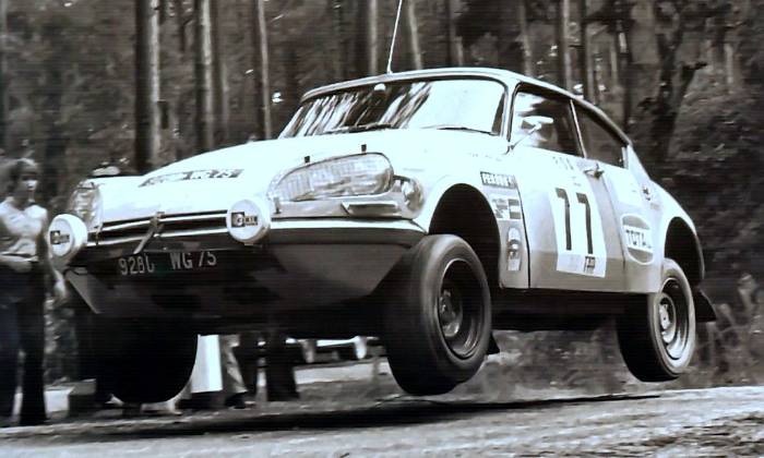 Puzzle gratuit CITROEN DS 21 RALLY dans la catégorie Véhicules & Transports jouable de 24 à 120 pièces.