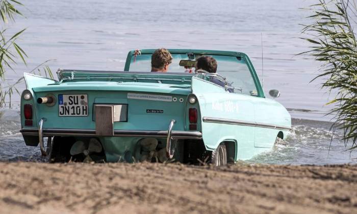 Puzzle gratuit AMPHICAR dans la catégorie Véhicules & Transports jouable de 24 à 120 pièces.