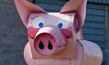 7853 | Cochon recyclé - un cochon en matériaux recyclés
