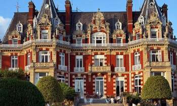 7838 | le chäteau Impney - Château Impney du XIXième siècle se voulant d'inspiration française - style Louis XIII - aujourd'hui un grand hôtel le tout non loin de Birmingham
