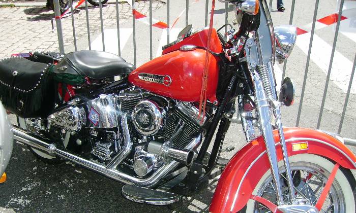 puzzle Harley-Davidson, Une belle moto prise en photo lors d'une session du festival country de Craponne/