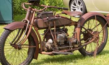 9386 | vieille moto toute rouillée - 