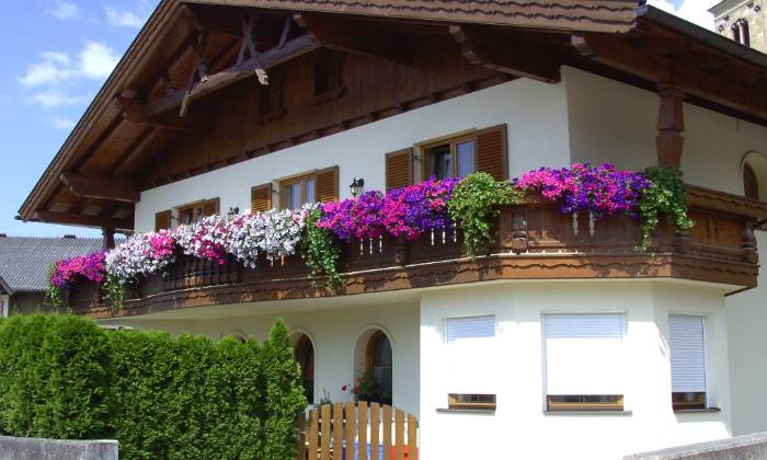 puzzle balcon fleuri, balcon fleuri dans Thaur (Autriche)