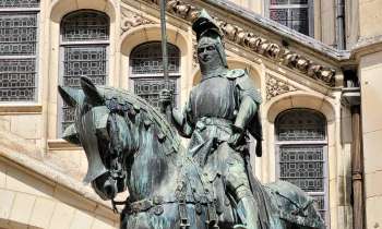 8554 | statue équestre - statue équestre de Louis d'Orléans, château de Pierrefonds