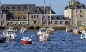 8698 | Pont-Labbé - la ville de Pont-Labbé au cœur du pays Bigouden, dans le Finistère