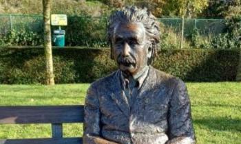 9260 | Albert Einstein à De Haan - Albert Einstein a séjourné à De Haan (Le Coq) à la côte belge dans la "Villa Savoyarde", arrivé fin mars 1933, il y resté jusqu'au 9 septembre 1933. Ensuite il a rejoint Princeton où il est décédé en 1955.