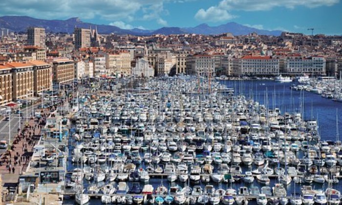 puzzle le vieux port de Marseille, journée ensoleillée sur le vieux port