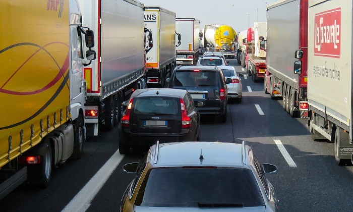 Puzzle gratuit Embouteillage dans la catégorie Véhicules & Transports jouable de 24 à 120 pièces.