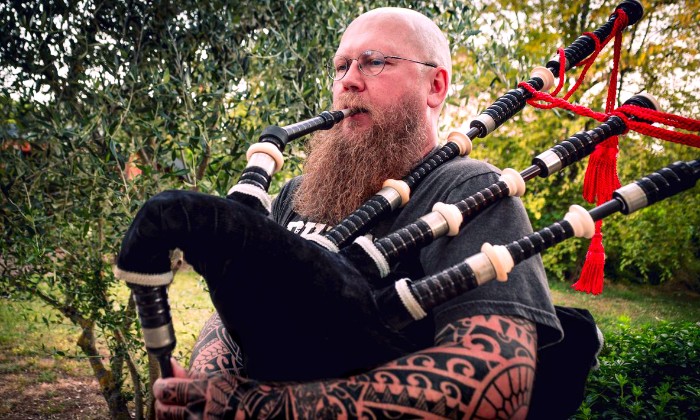 Puzzle gratuit le joueur de cornemuse dans la catégorie Divers & Curiosités jouable de 24 à 120 pièces.