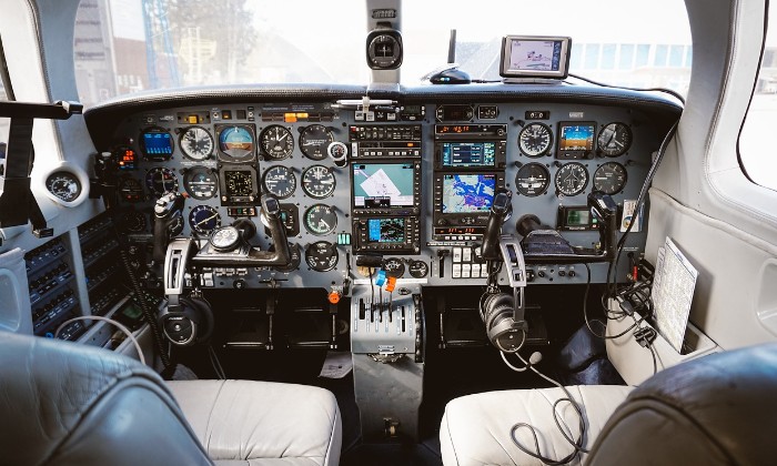 Puzzle gratuit Cockpit d'avion dans la catégorie Divers & Curiosités jouable de 24 à 120 pièces.