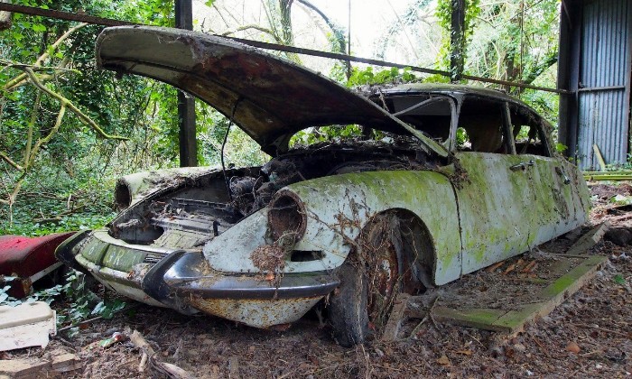 Puzzle gratuit ÉPAVE CITROËN DS 19 dans la catégorie Véhicules & Transports jouable de 24 à 120 pièces.