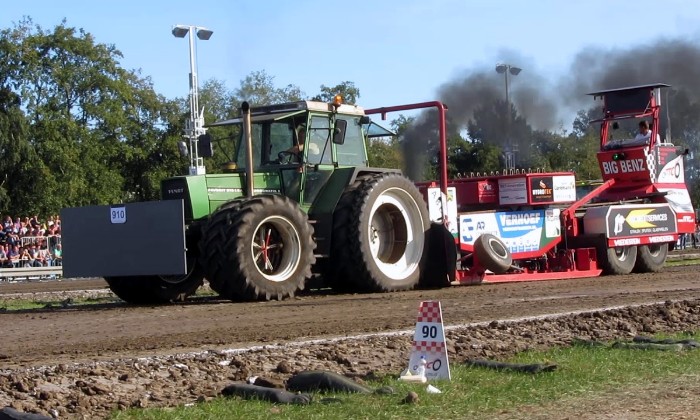 Puzzle gratuit TRACTEUR PULLING dans la catégorie Véhicules & Transports jouable de 24 à 120 pièces.