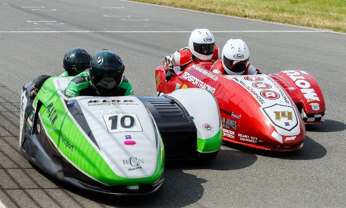 Puzzle gratuit SIDE CAR DE COURSE dans la catégorie Véhicules & Transports jouable de 24 à 120 pièces.