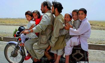 Puzzle 13913 - a huit sur une moto