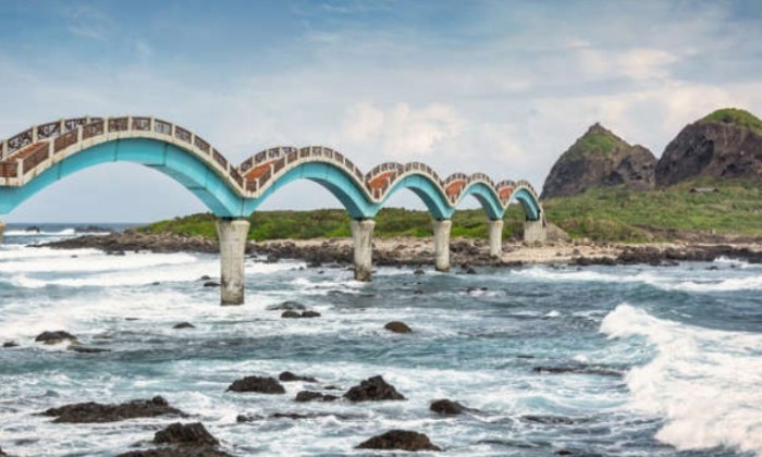 Puzzle gratuit Le Pont-escalier  Taïwan dans la catégorie Villes & Monuments jouable de 24 à 120 pièces.
