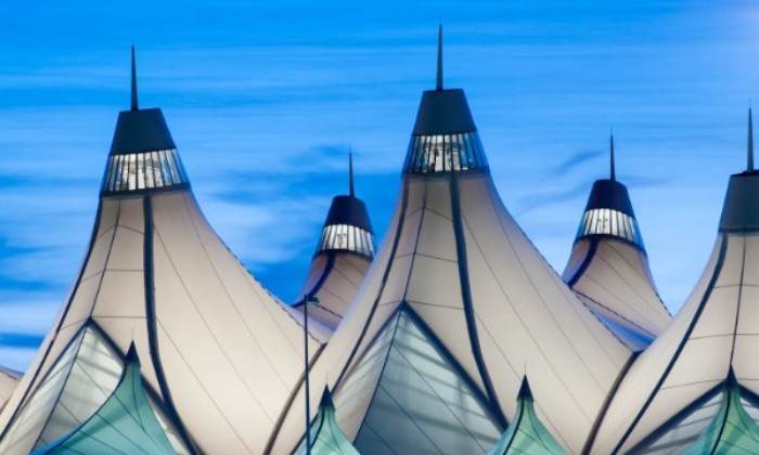 Puzzle gratuit Aéroport de Denver dans la catégorie Villes & Monuments jouable de 24 à 120 pièces.