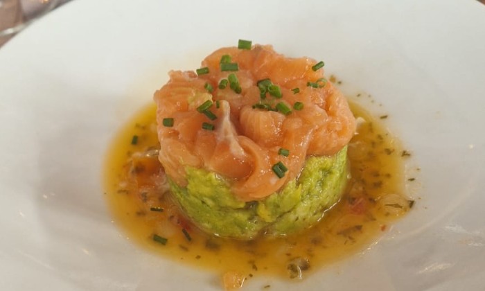 Puzzle gratuit Tartare saumon avocat dans la catégorie Cuisine & Gastronomie jouable de 24 à 120 pièces.