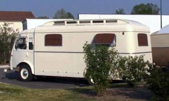 Puzzle RENAULT CAMPING CAR - catégorie Véhicules & Transports, puzzle gratuit en ligne