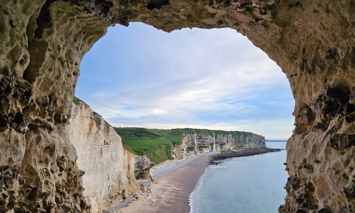 Puzzle gratuit Coup d'oeil sur les falaises dans la catégorie Paysages & Fleurs jouable de 24 à 120 pièces.