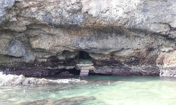 Puzzle gratuit Grotte cachée dans la catégorie Paysages & Fleurs jouable de 24 à 120 pièces.