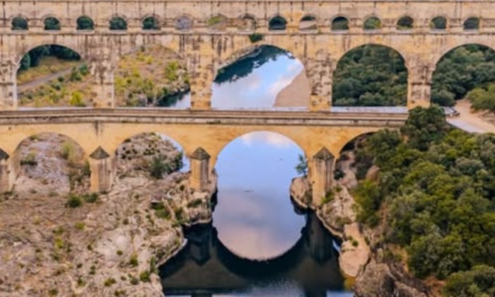 Puzzle gratuit pont du gard dans la catégorie Villes & Monuments jouable de 24 à 120 pièces.